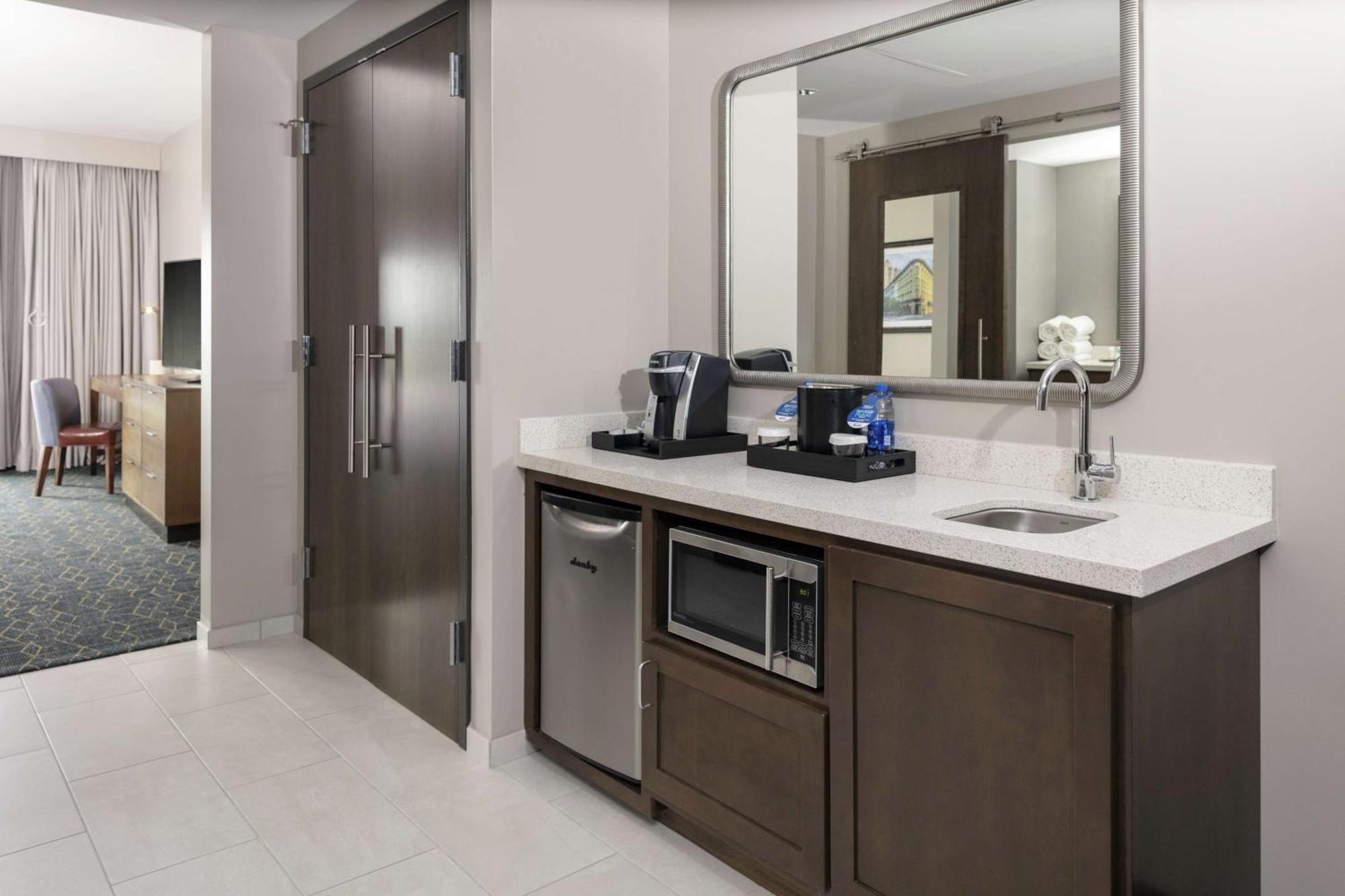 Embassy Suites By Hilton Grand Rapids Downtown Εξωτερικό φωτογραφία